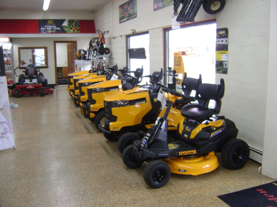 Show Room Doc's Lawn and Garden Equipment Massillon, OH (330) 8374672